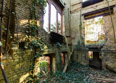 Abandoned war torn villa Berlin 3288
